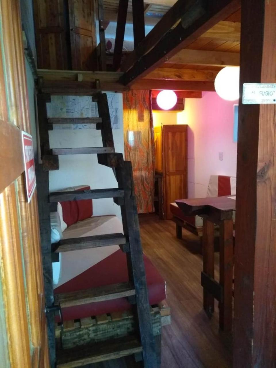 La Casa Del Arbol - Hostel El Bolsón Eksteriør billede